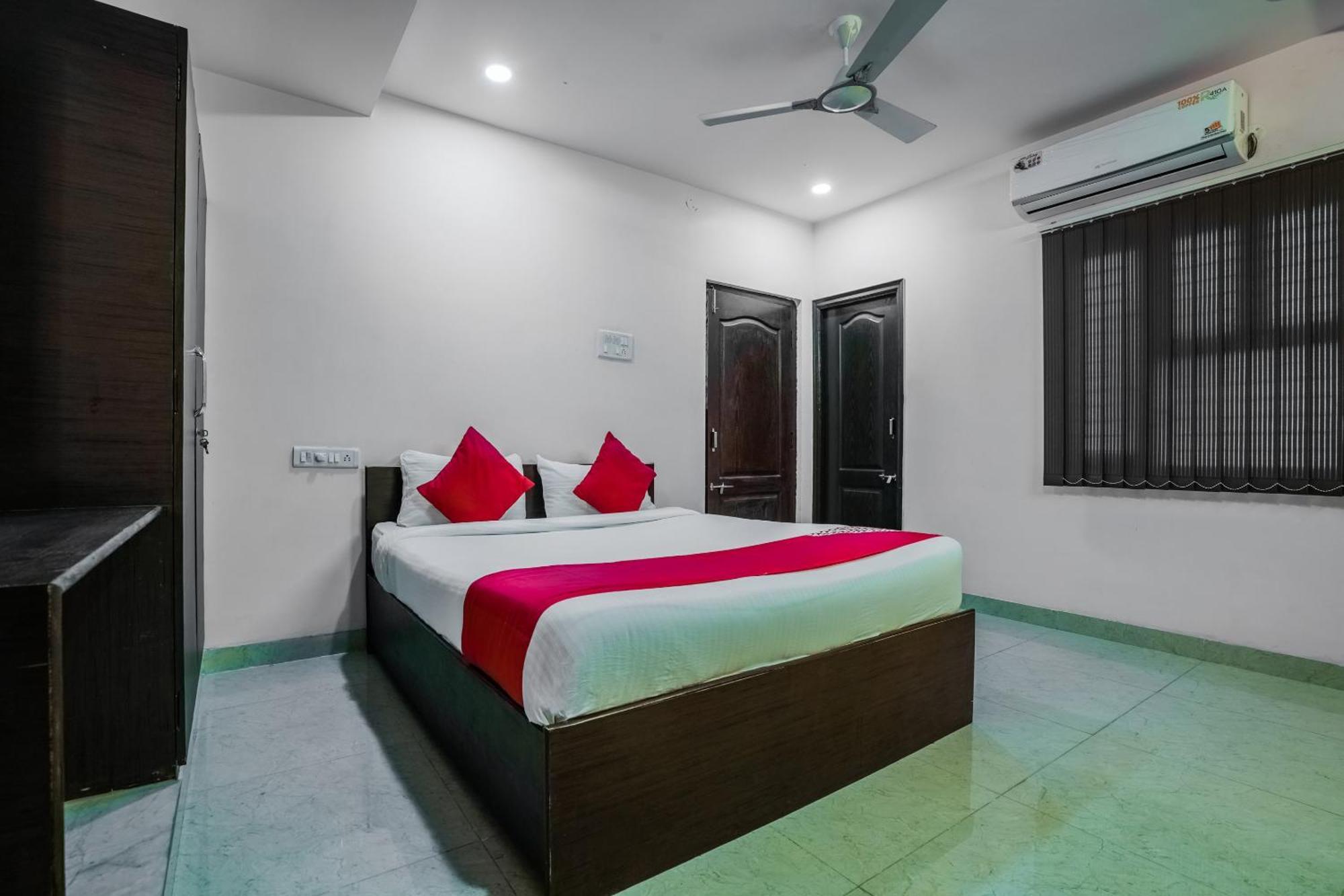 Hotel O Mint Leaves Near Alcazar Mall Hyderabad Exterior photo